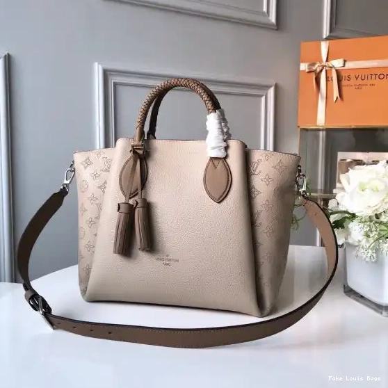 Bag Louis Haumea Vuitton 0517